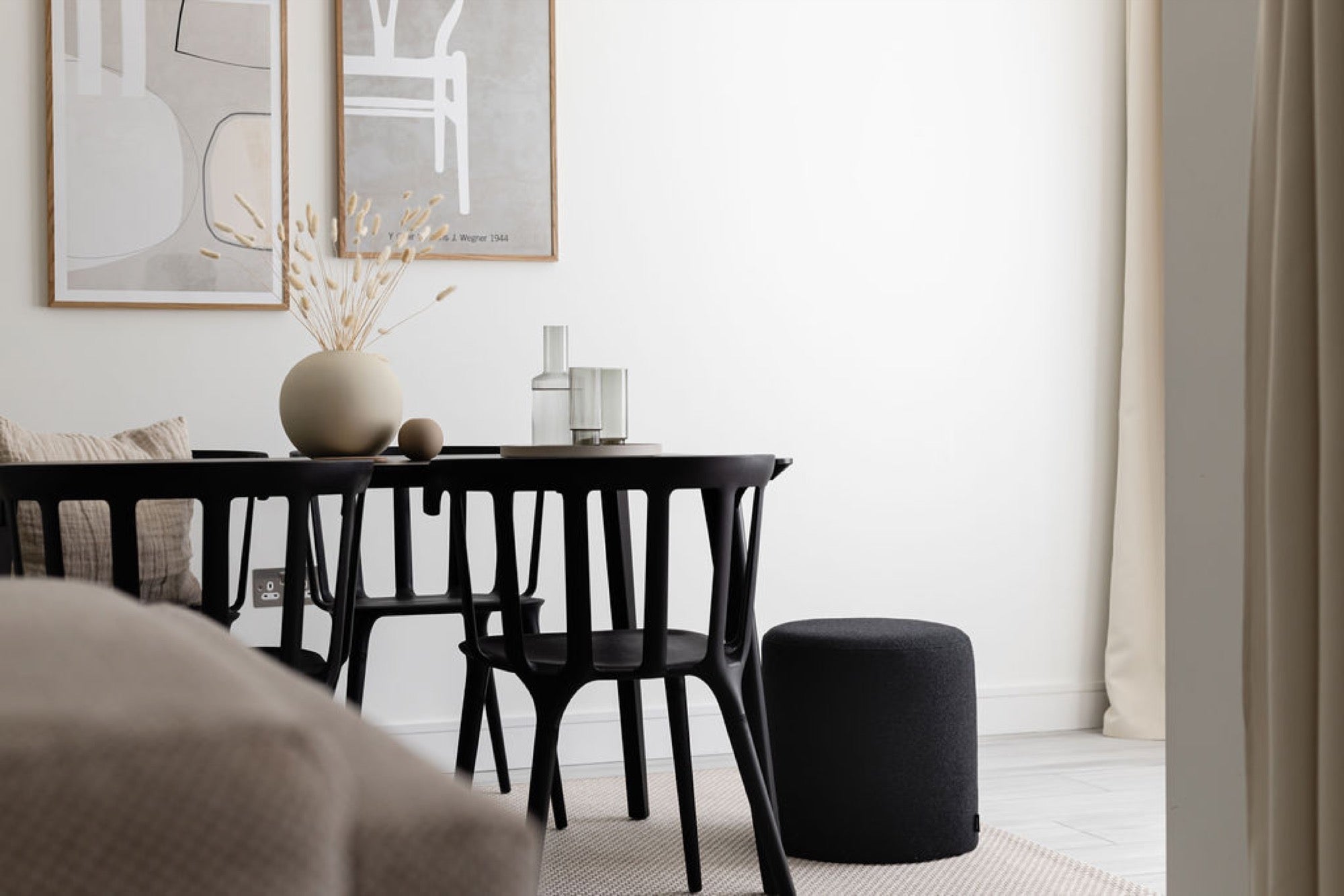 From intimate dinners to lavish feasts, modern dining room inspiration is just a few clicks away. Browse round & rectangular tables, benches, chairs, bar trolleys, and bar stools for japandi or minimalist spaces. Suitable for small and spacious homes.