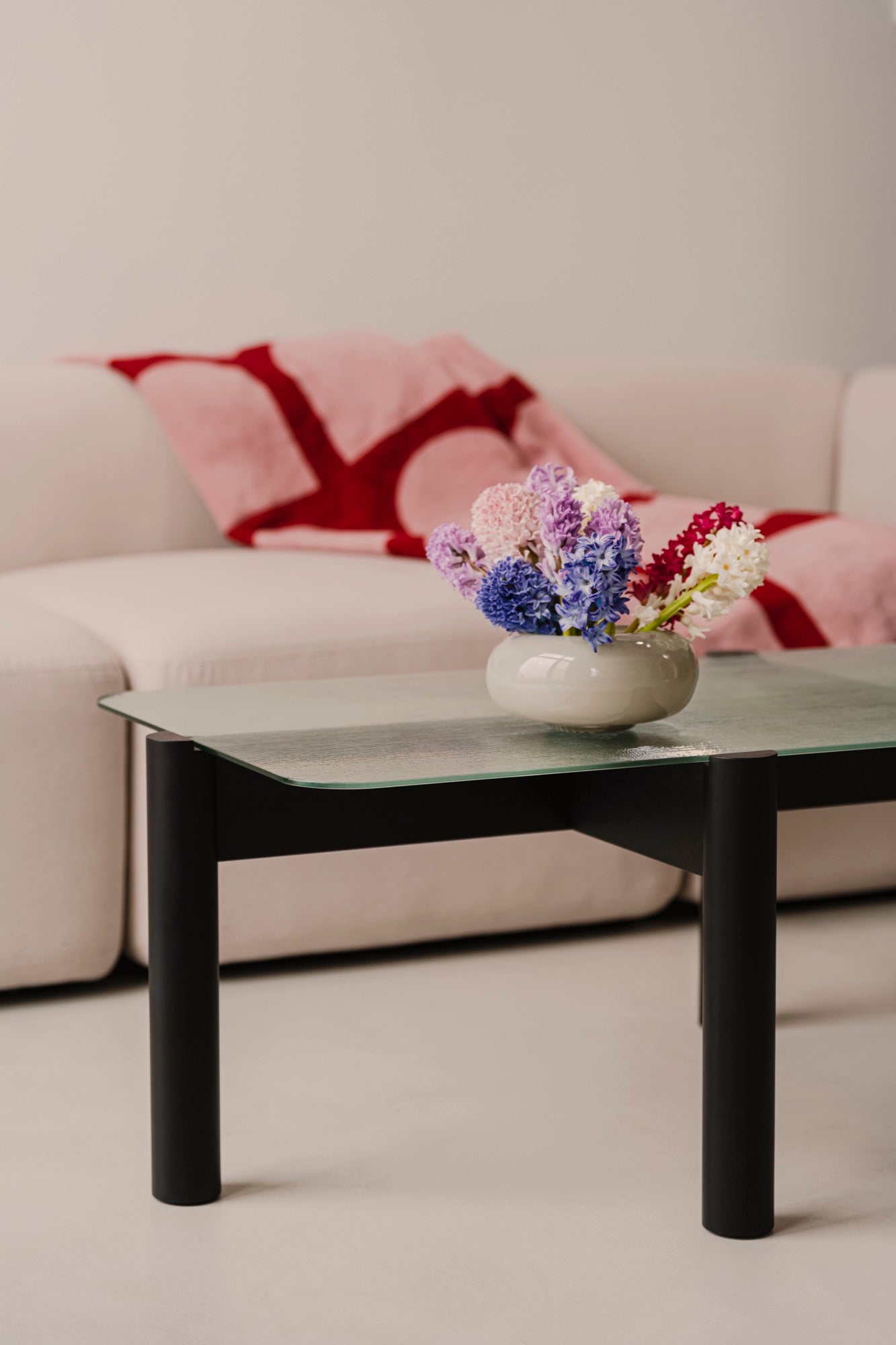 Step into comfort and explore living room ideas for small, cozy, and aesthetic spaces. Discover modern designs including coffee tables, poufs, stools, side tables, sofas, armchairs, ottomans, TV stands, sideboards, and more. Colorful, japandi, or minimal.