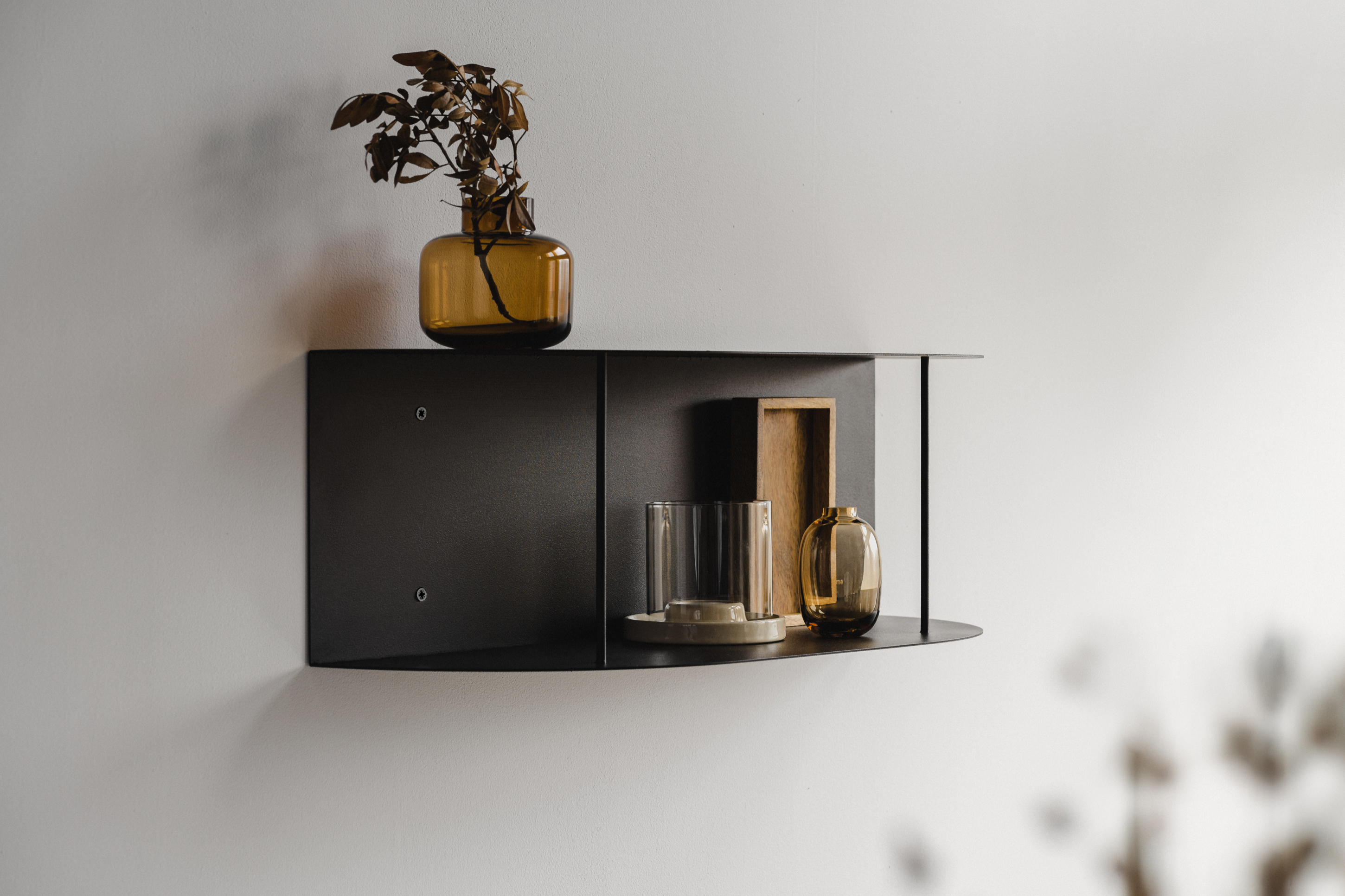 Lina Shelf - short